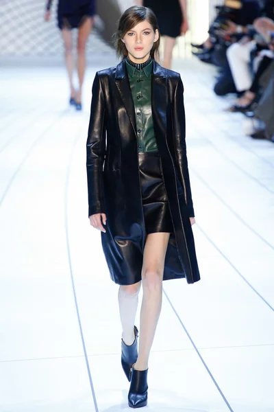 Look 10